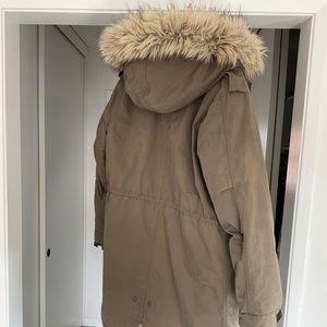 Aritzia TNA summit Community Parka Coat Large
